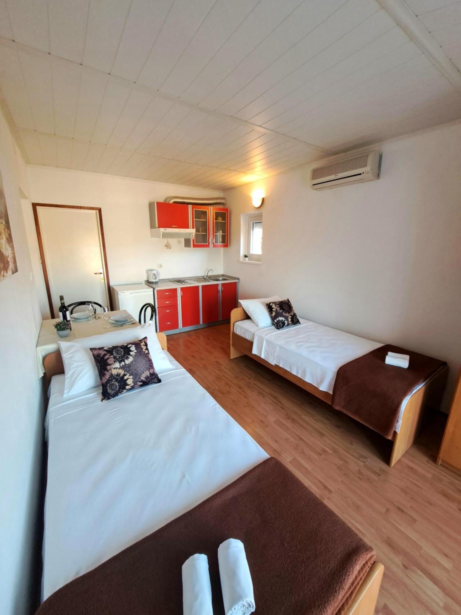 Apartments Maruna Maslenica Exterior photo