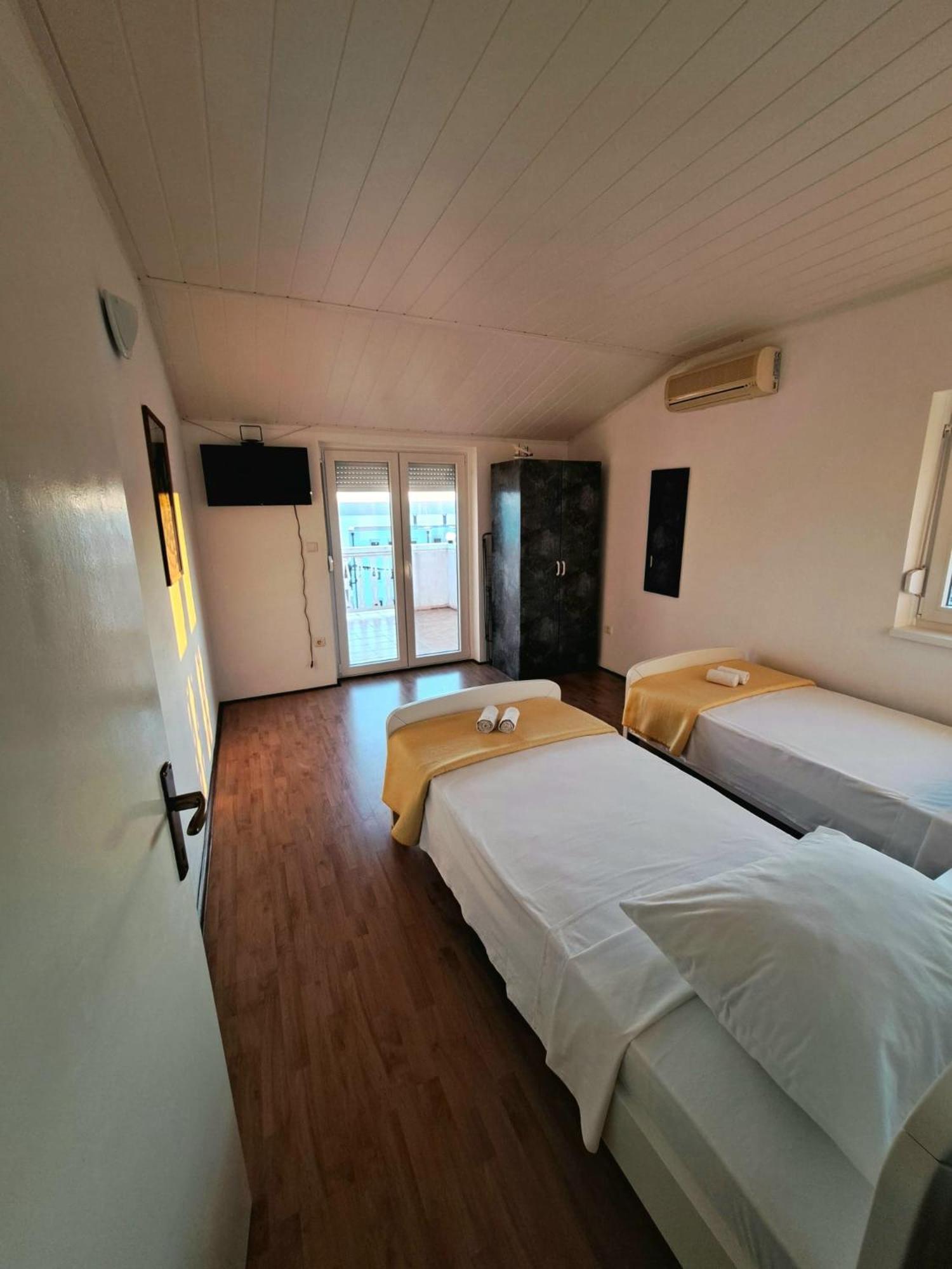 Apartments Maruna Maslenica Exterior photo